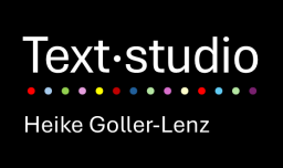 Logo Text·studio Heike Goller-Lenz. Das Wort Text·studio ist mit bunten Punkten unterstrichen.