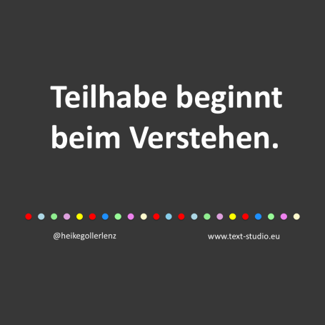 Dunkelgrauer Hintergrund mit weißer Schrift: "Teilhabe beginnt beim Verstehen".